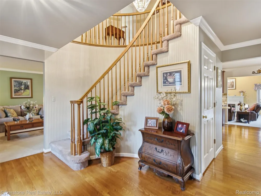 6577 Edith Court Troy City, MI 48085