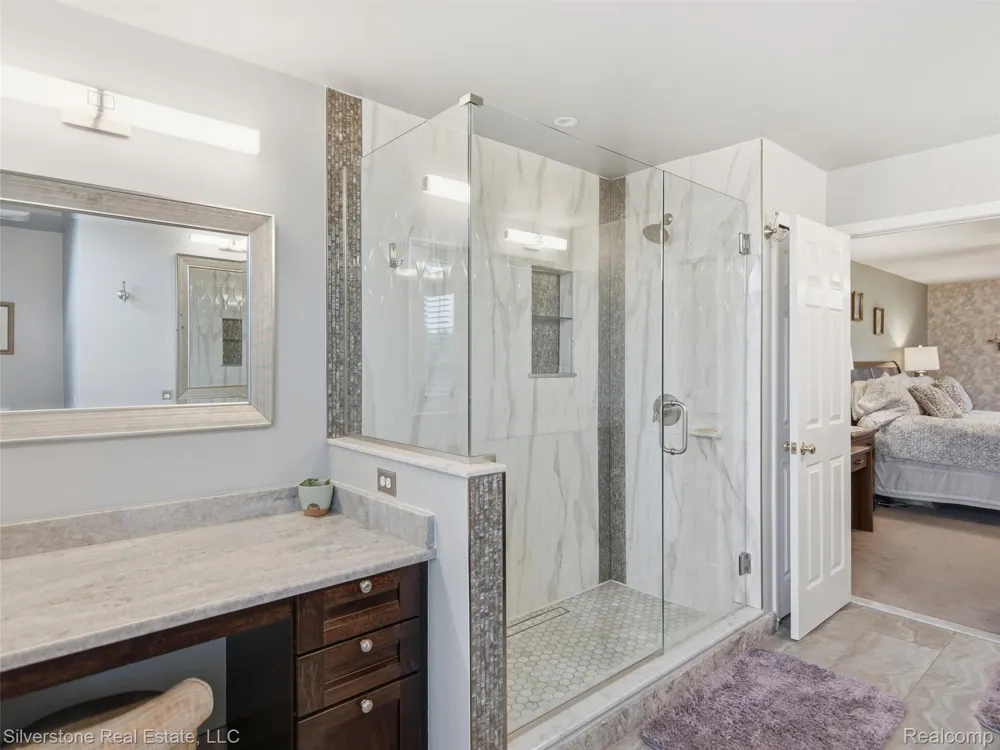 6577 Edith Court Troy City, MI 48085