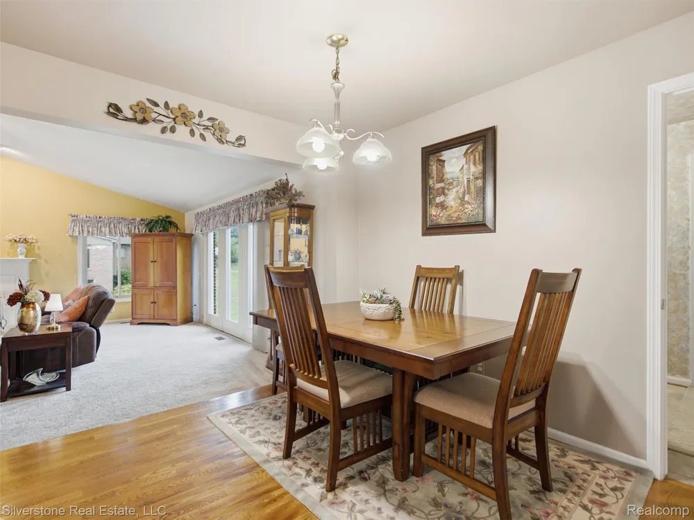 6577 Edith Court Troy City, MI 48085