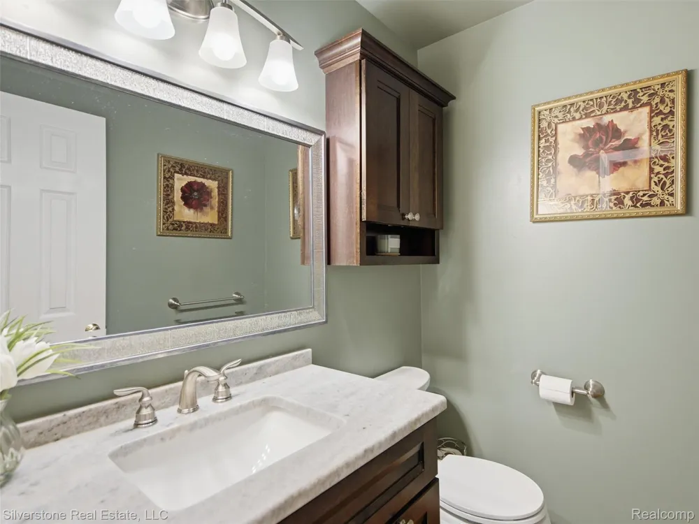 6577 Edith Court Troy City, MI 48085