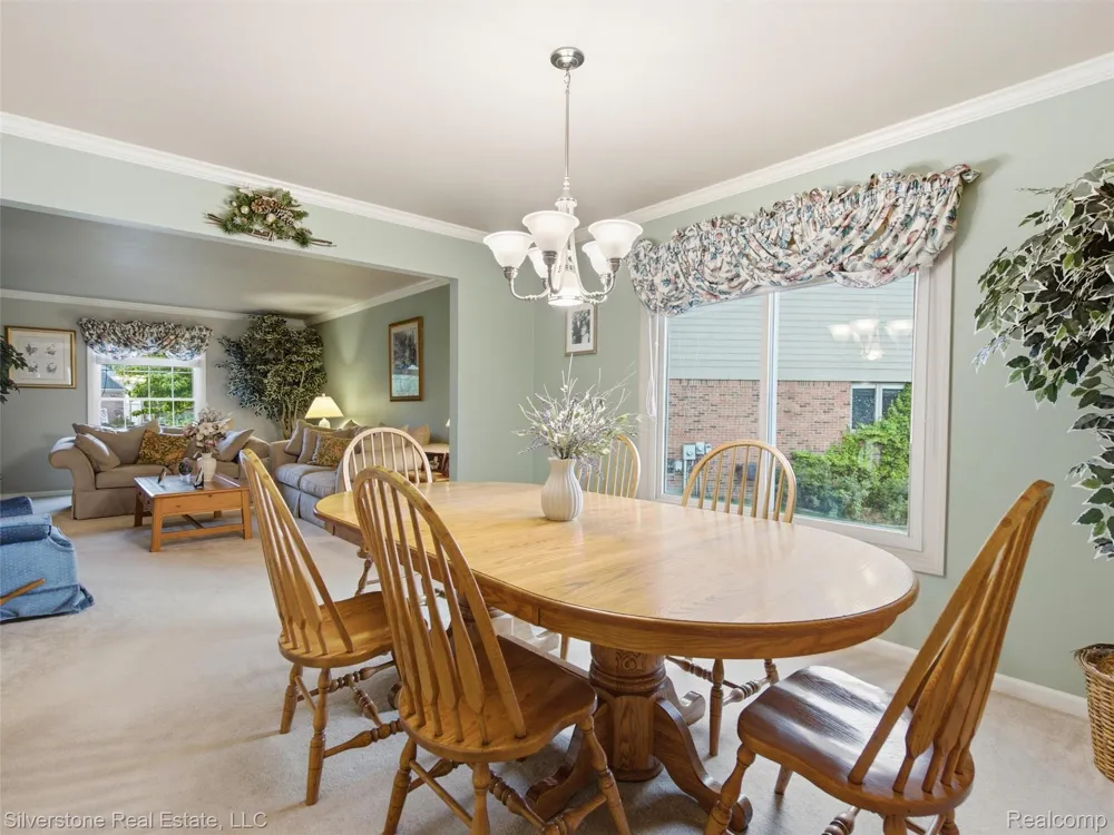 6577 Edith Court Troy City, MI 48085