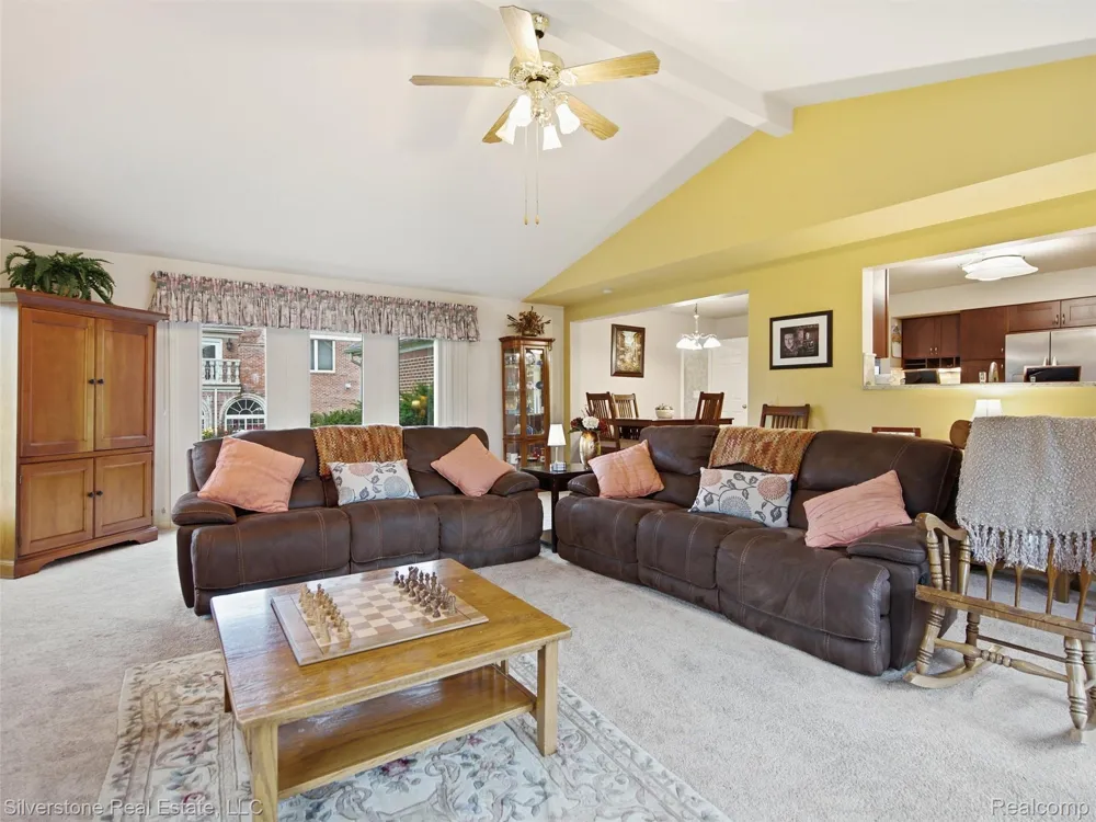 6577 Edith Court Troy City, MI 48085
