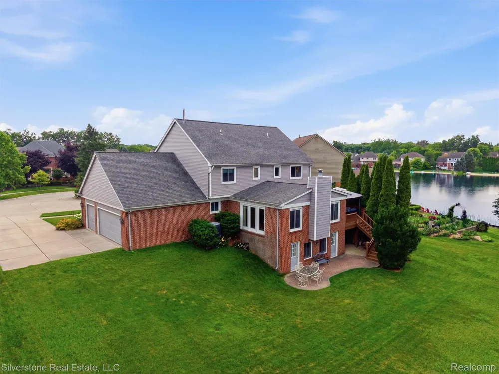 6577 Edith Court Troy City, MI 48085