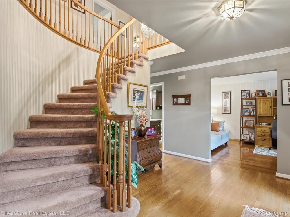 6577 Edith Court Troy City, MI 48085