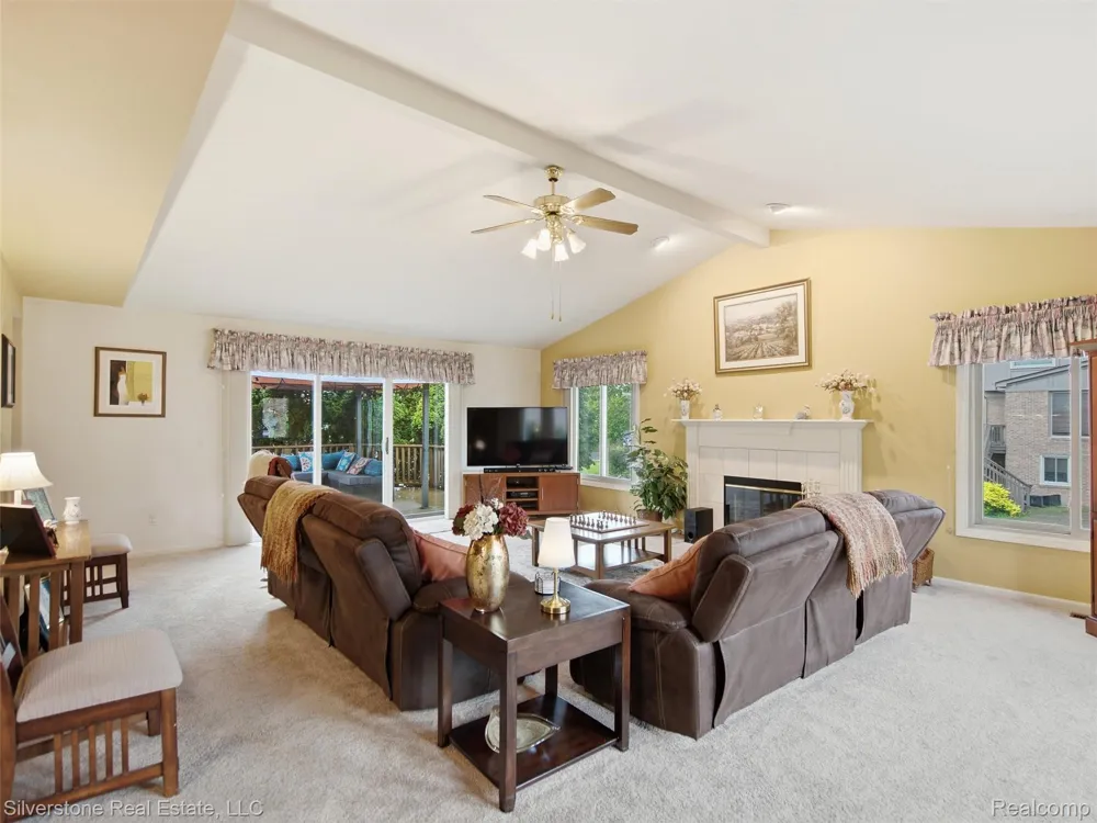 6577 Edith Court Troy City, MI 48085
