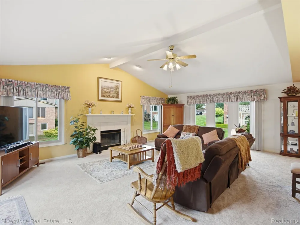 6577 Edith Court Troy City, MI 48085