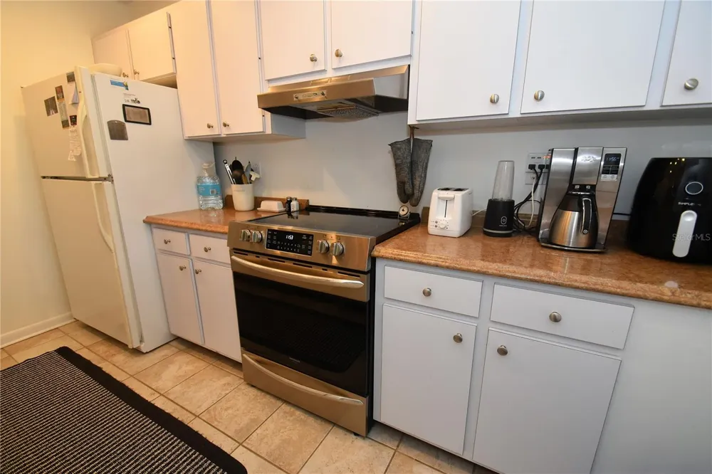 1712 GLENHOUSE DRIVE #GL417 Sarasota, FL 34231
