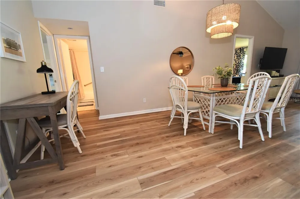 1712 GLENHOUSE DRIVE #GL417 Sarasota, FL 34231