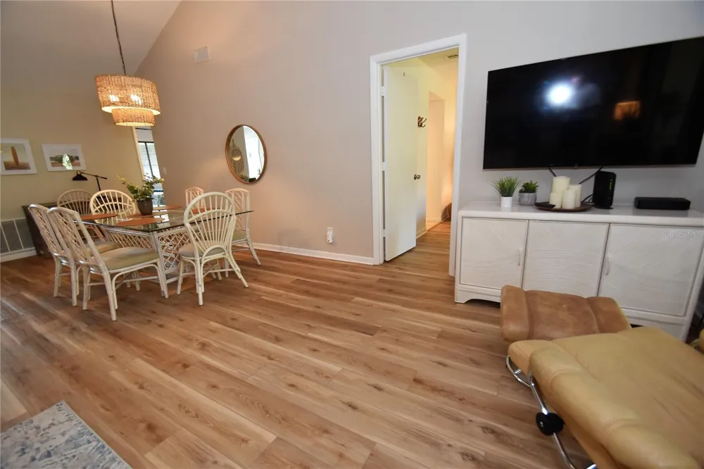 1712 GLENHOUSE DRIVE #GL417 Sarasota, FL 34231