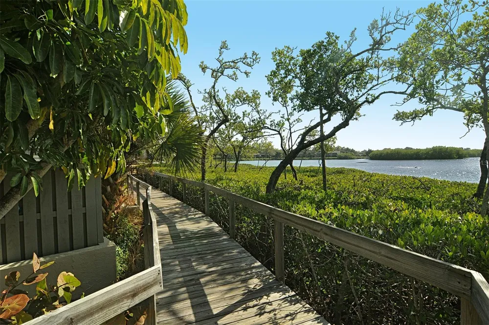 1712 GLENHOUSE DRIVE #GL417 Sarasota, FL 34231