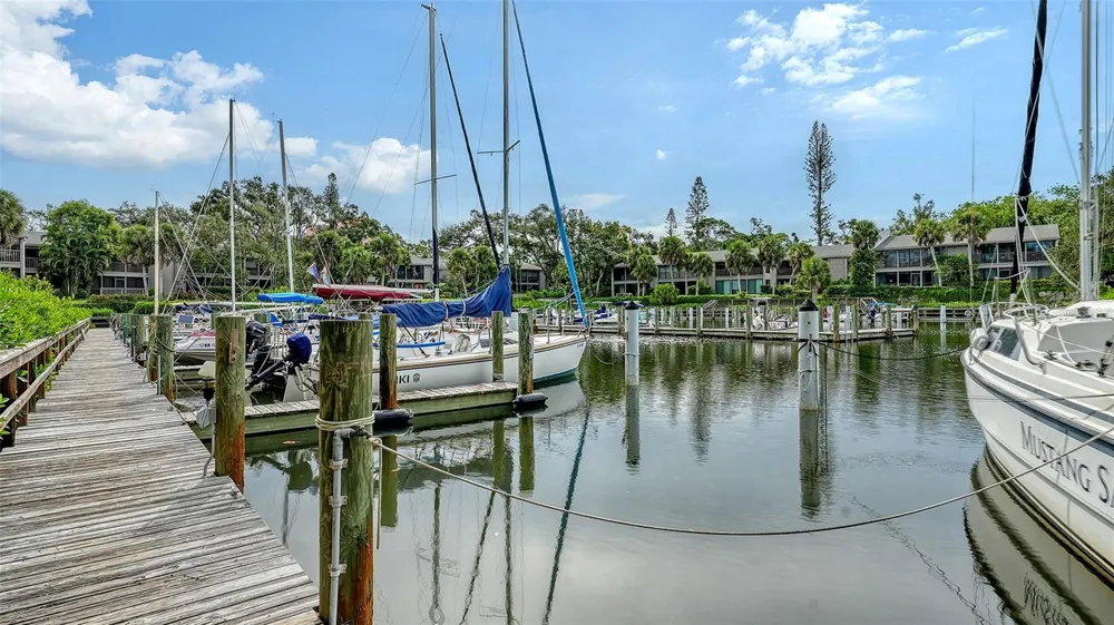 1712 GLENHOUSE DRIVE #GL417 Sarasota, FL 34231