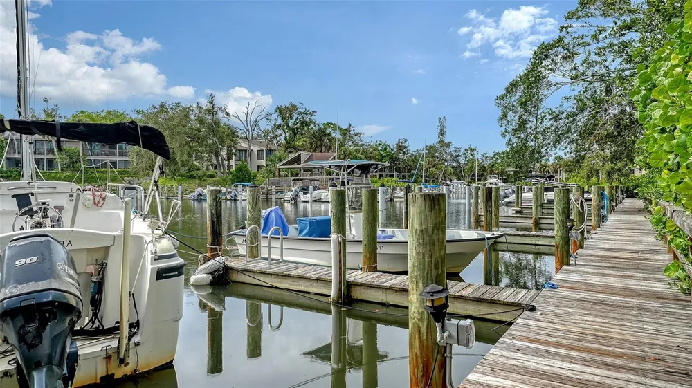 1712 GLENHOUSE DRIVE #GL417 Sarasota, FL 34231