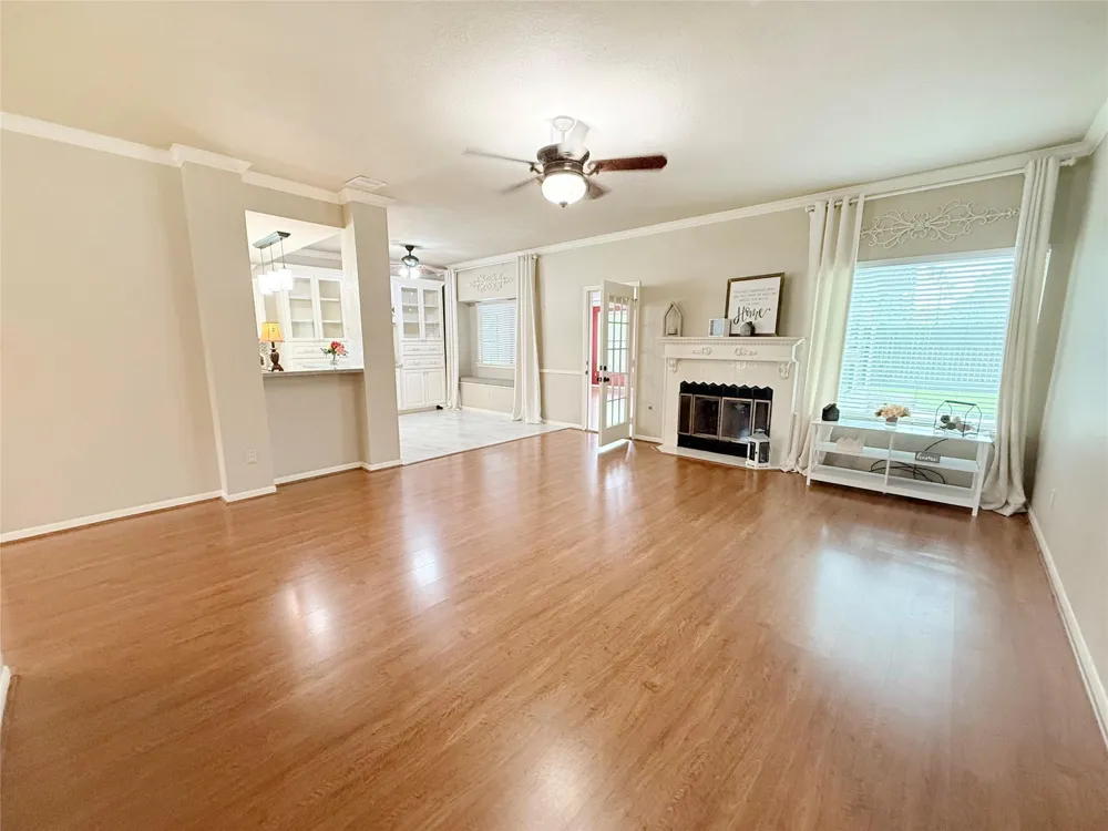 205 Peppermint Drive Lake Jackson, TX 77566