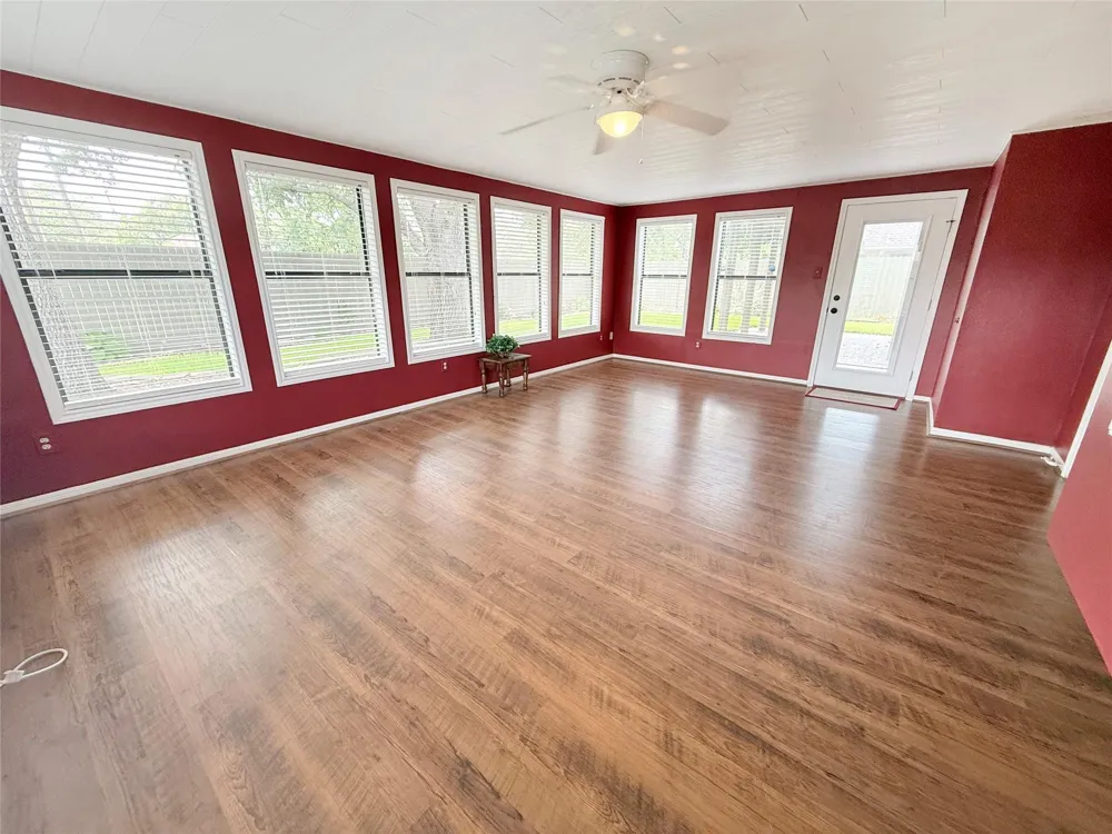 205 Peppermint Drive Lake Jackson, TX 77566