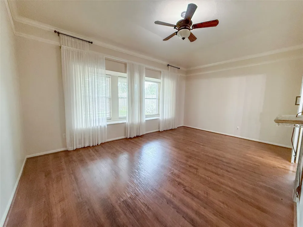 205 Peppermint Drive Lake Jackson, TX 77566