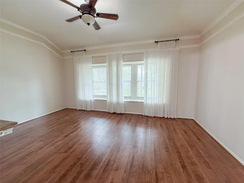 205 Peppermint Drive Lake Jackson, TX 77566