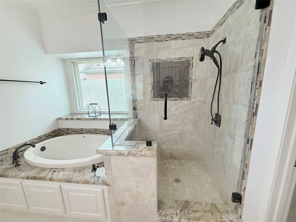 205 Peppermint Drive Lake Jackson, TX 77566