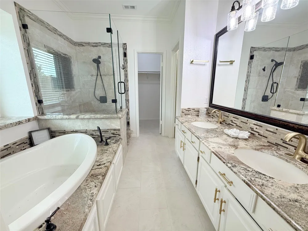 205 Peppermint Drive Lake Jackson, TX 77566