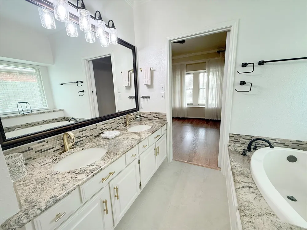 205 Peppermint Drive Lake Jackson, TX 77566