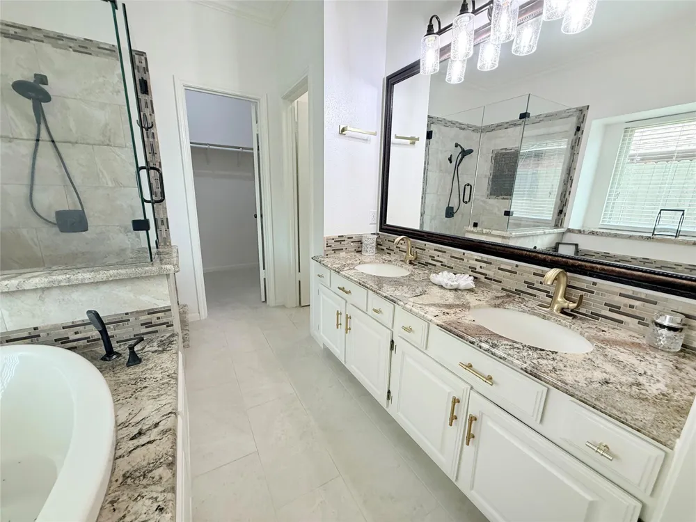 205 Peppermint Drive Lake Jackson, TX 77566