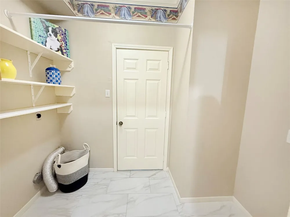 205 Peppermint Drive Lake Jackson, TX 77566