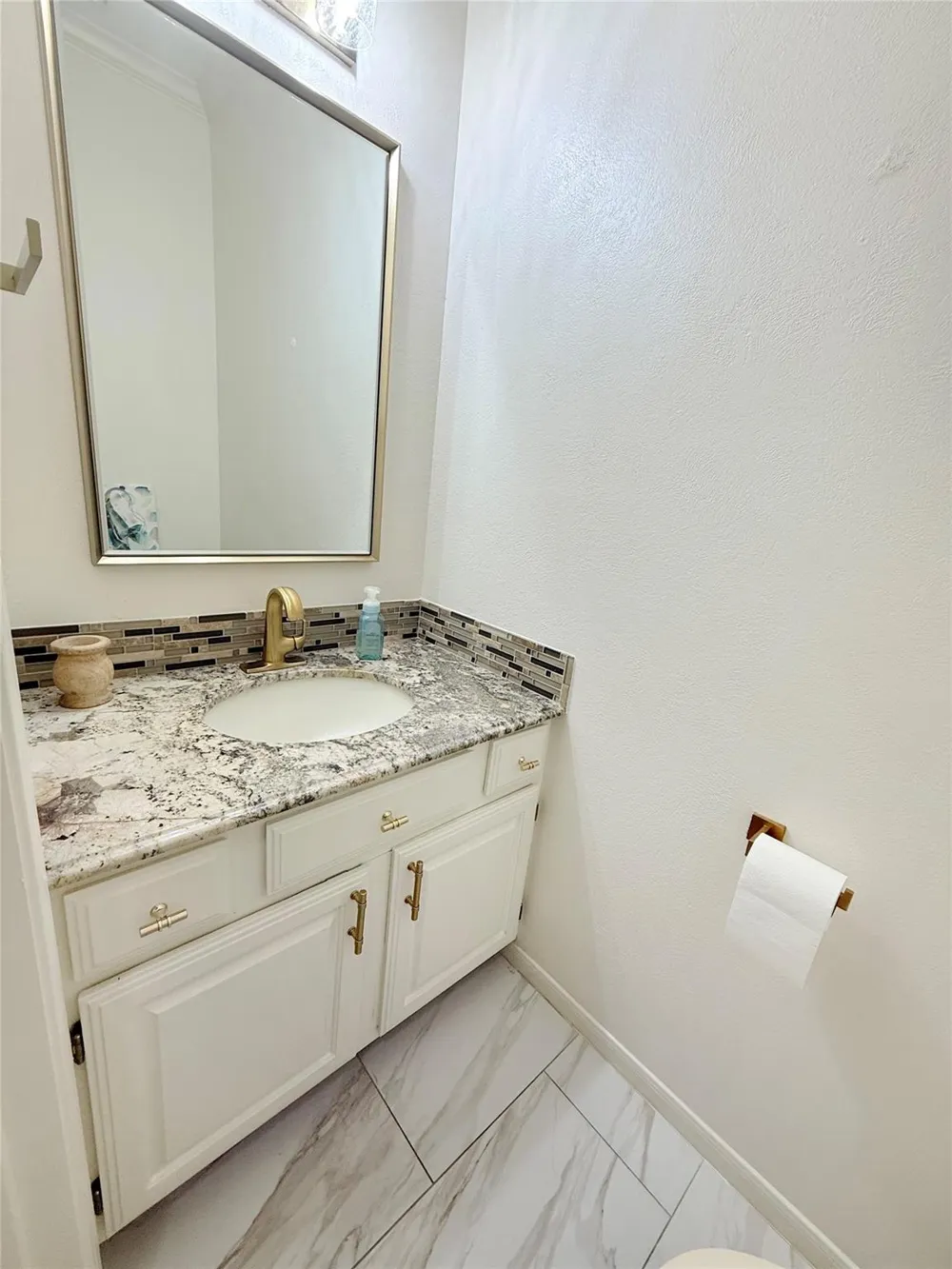 205 Peppermint Drive Lake Jackson, TX 77566
