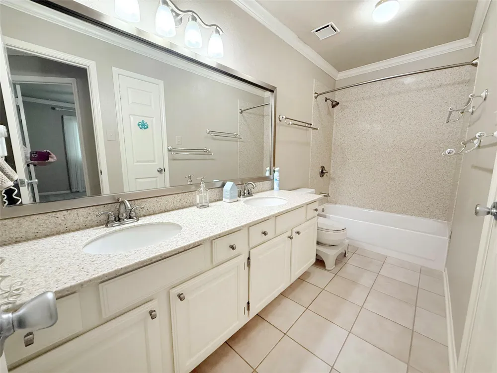 205 Peppermint Drive Lake Jackson, TX 77566