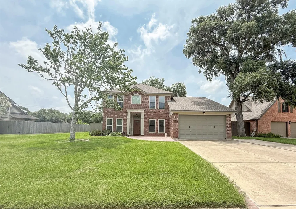 205 Peppermint Drive Lake Jackson, TX 77566