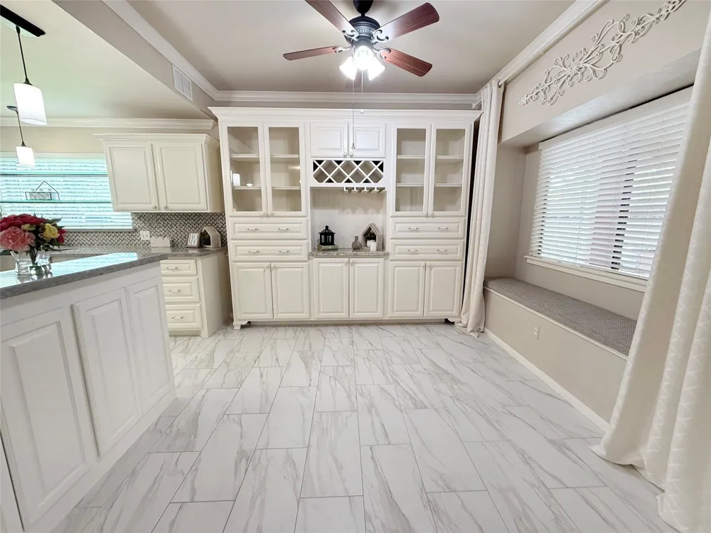 205 Peppermint Drive Lake Jackson, TX 77566