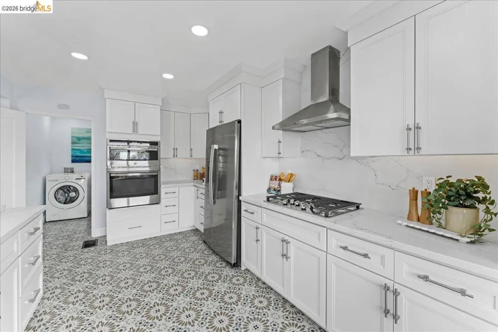 6032 Mauritania Ave Oakland, CA 94605