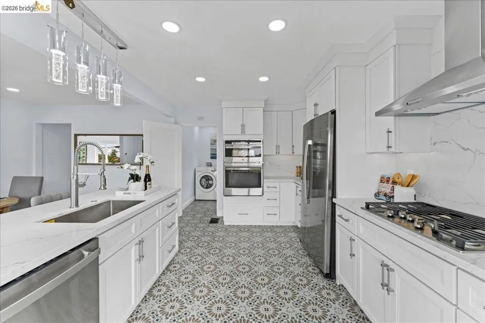 6032 Mauritania Ave Oakland, CA 94605