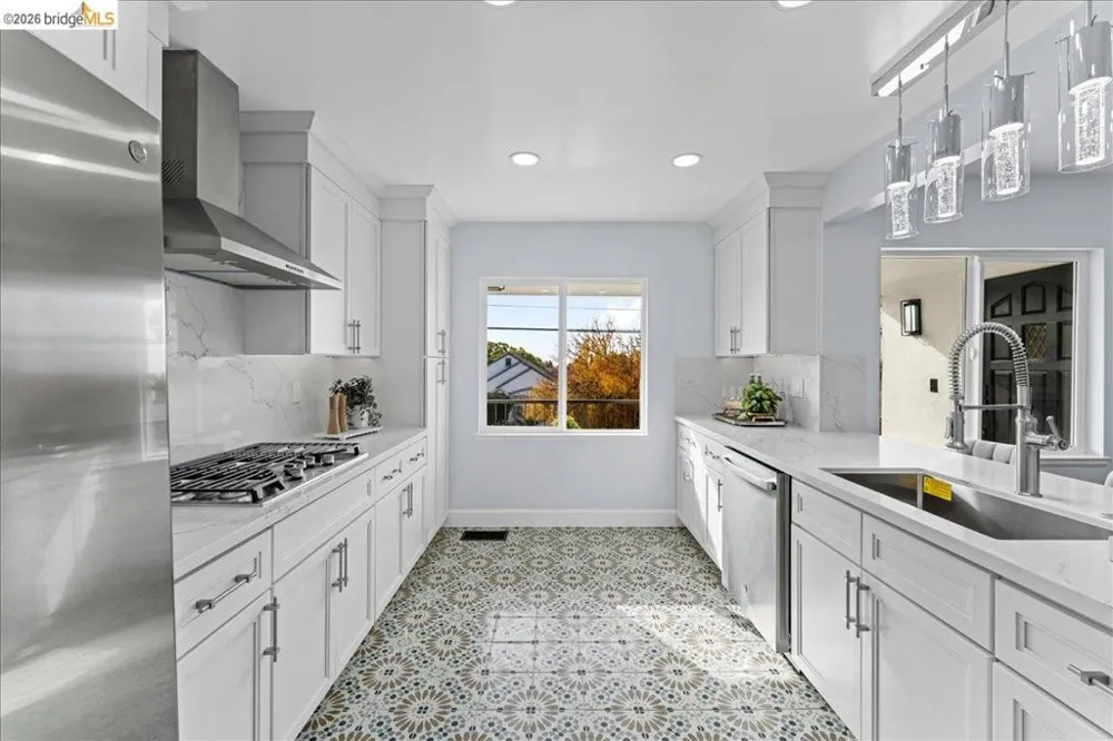 6032 Mauritania Ave Oakland, CA 94605