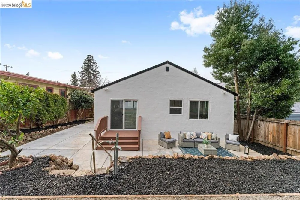 6032 Mauritania Ave Oakland, CA 94605