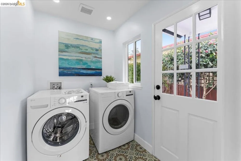 6032 Mauritania Ave Oakland, CA 94605