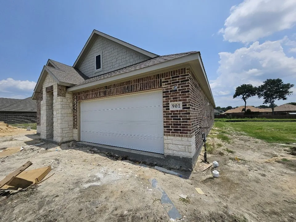 901 Silverleaf Drive Ennis, TX 75119