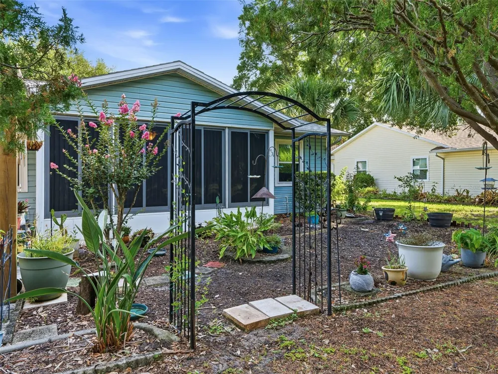 2107 GREENLAW COURT Leesburg, FL 34788