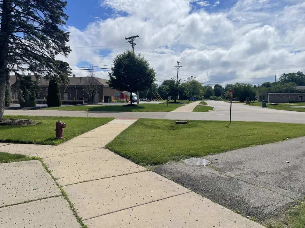 27551 Goldengate Drive W Lathrup Village, MI 48076