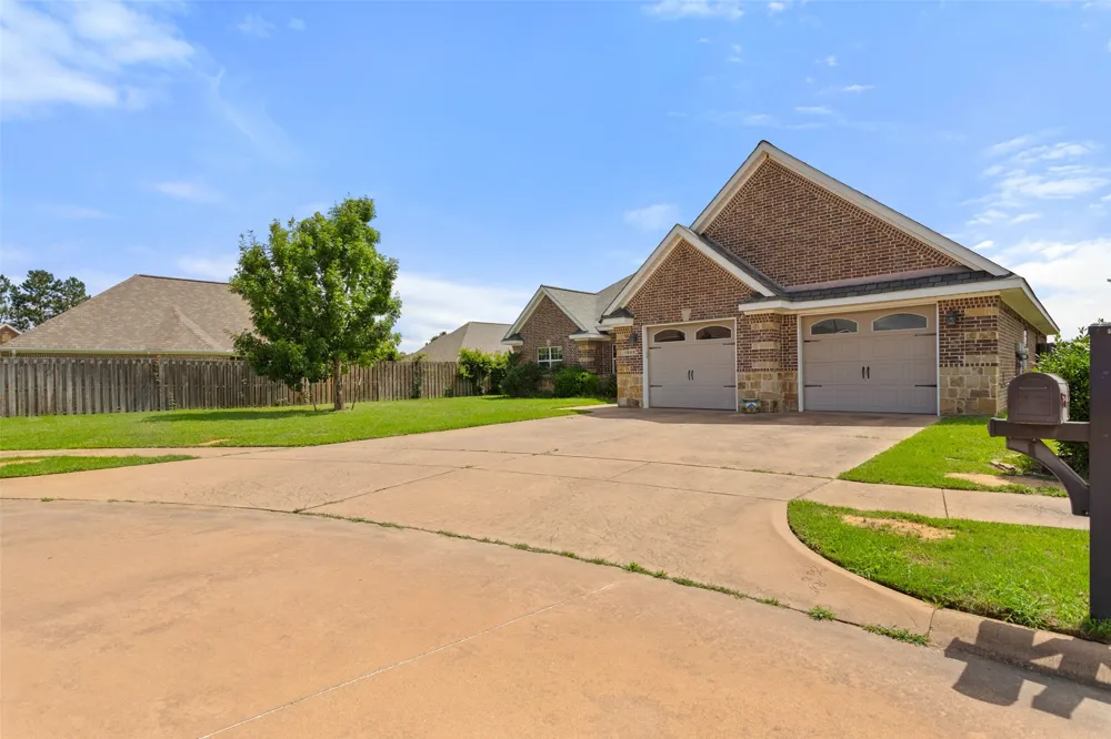 1505 Lucy Circle Lindale, TX 75771