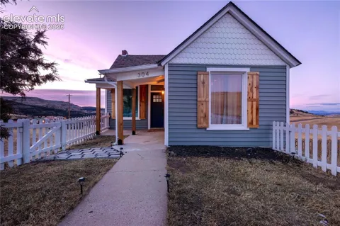 304 W May Avenue