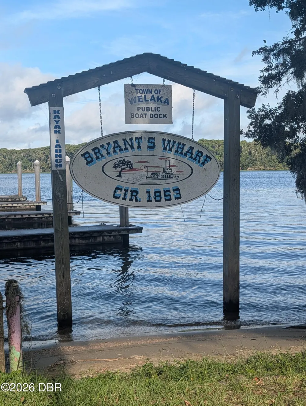 204 Village Drive Welaka, FL 32193