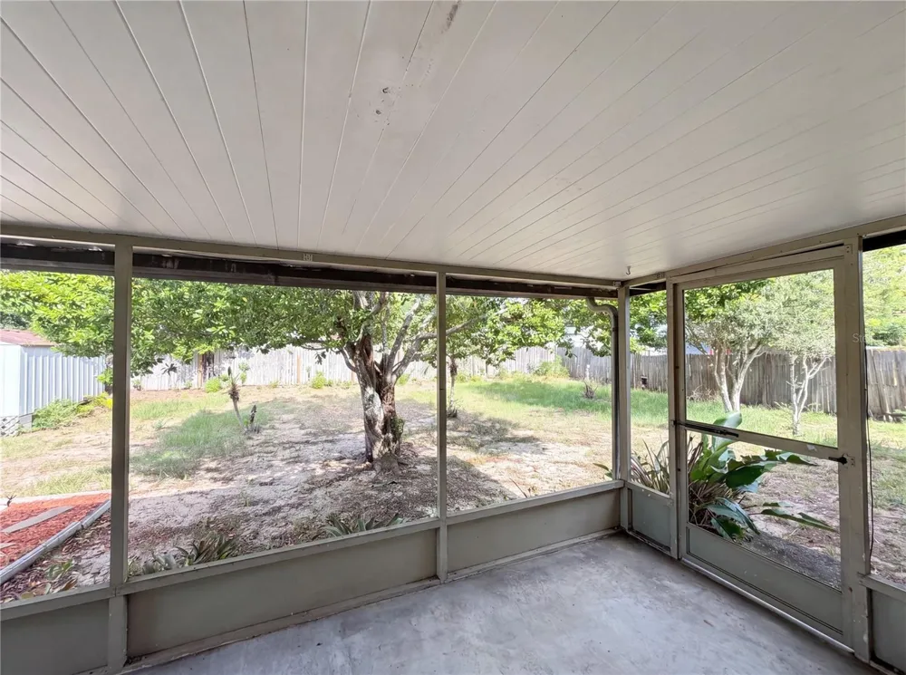 505 OAK DRIVE Tavares, FL 32778