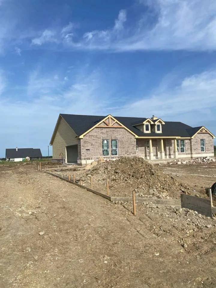 150 Sunny Side Road Valley View, TX 76272