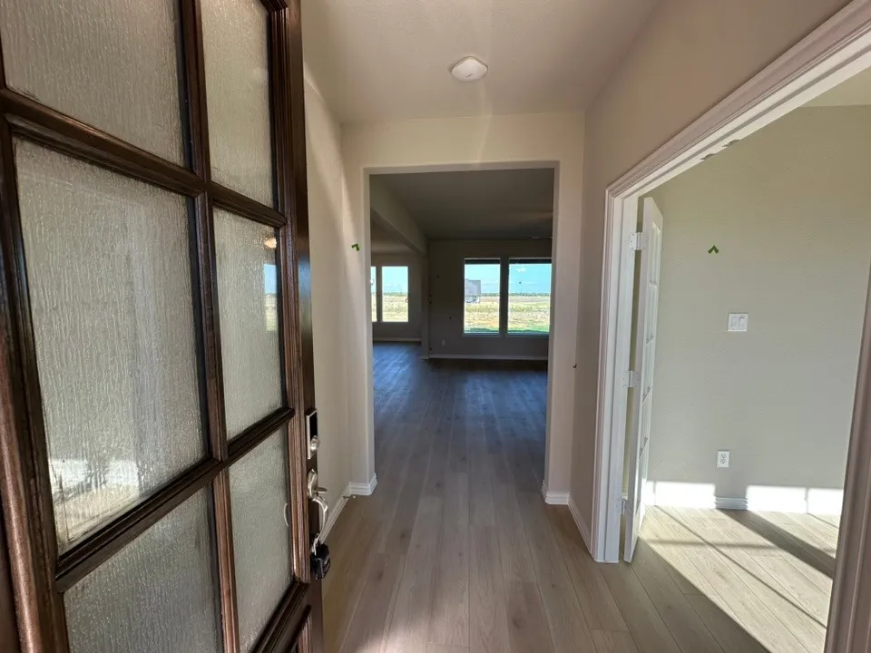 150 Sunny Side Road Valley View, TX 76272