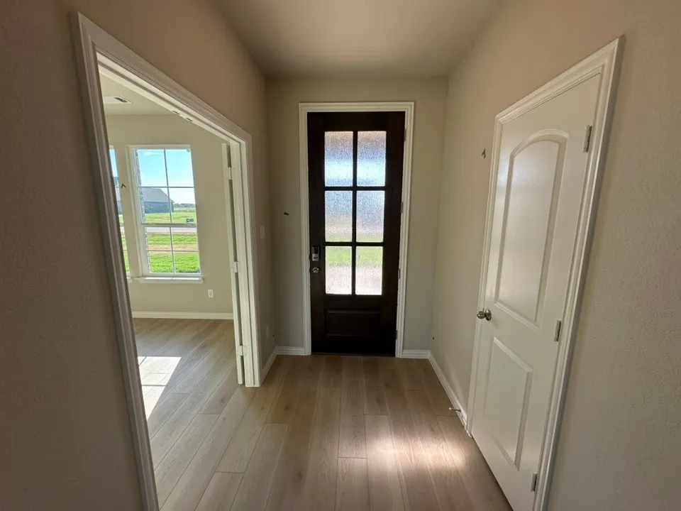 150 Sunny Side Road Valley View, TX 76272