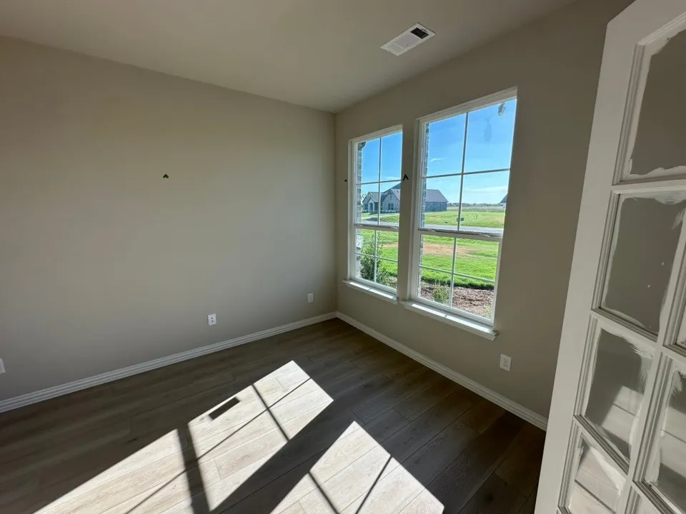 150 Sunny Side Road Valley View, TX 76272