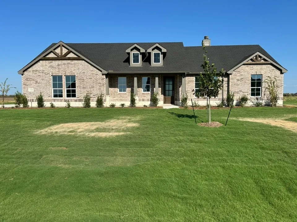 150 Sunny Side Road Valley View, TX 76272