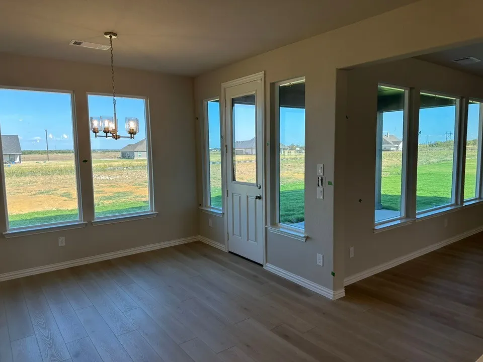 150 Sunny Side Road Valley View, TX 76272