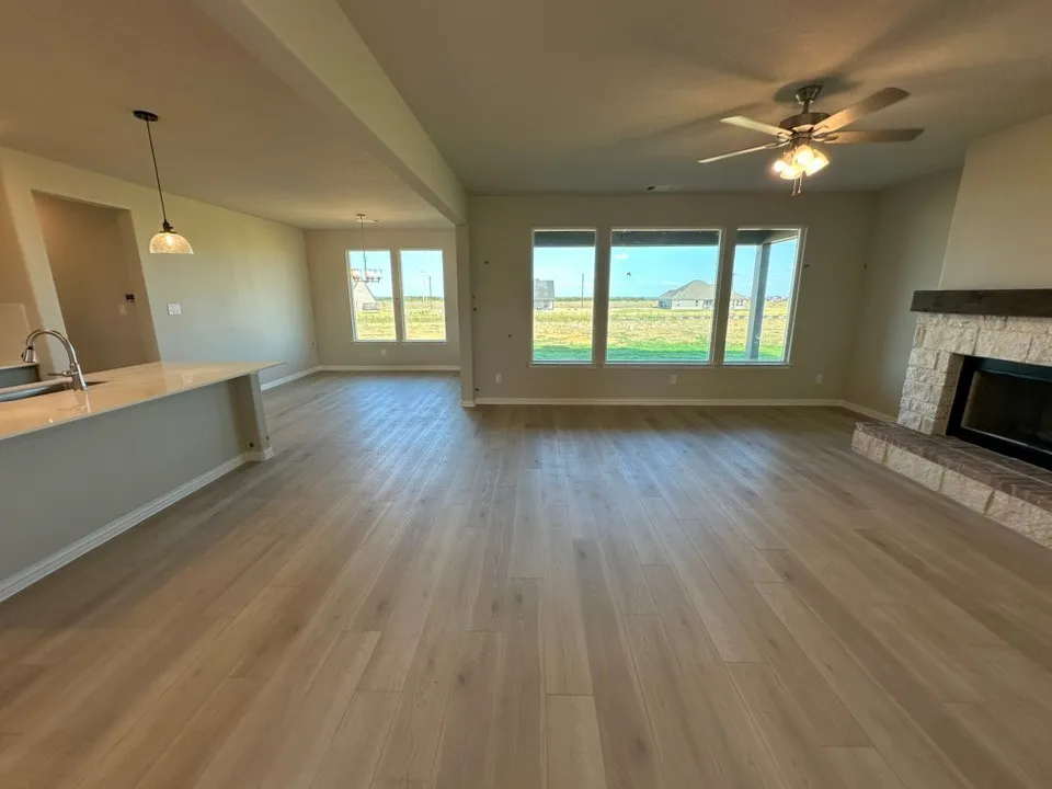 150 Sunny Side Road Valley View, TX 76272