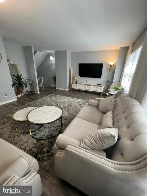 14709 BENTLEY SQUARE Centreville, VA 20120