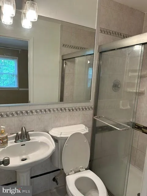 14709 BENTLEY SQUARE Centreville, VA 20120